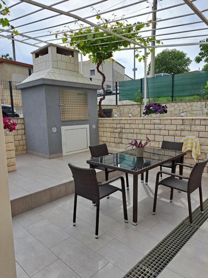 Apartment Deni Солин Екстер'єр фото